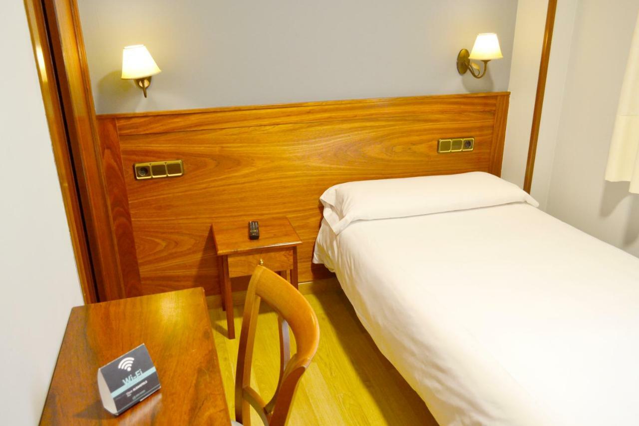 Hotel Los Templarios Ponferrada Ngoại thất bức ảnh